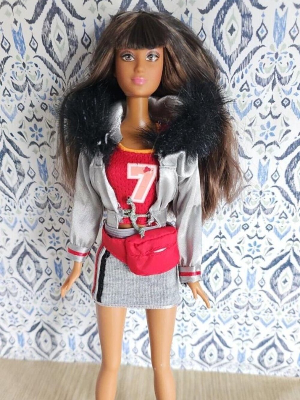 Barbie Fashion Fever Kayla Doll Y2K Silver Mini Skirt Red Top Mattel 2000s - Picture 2 of 5